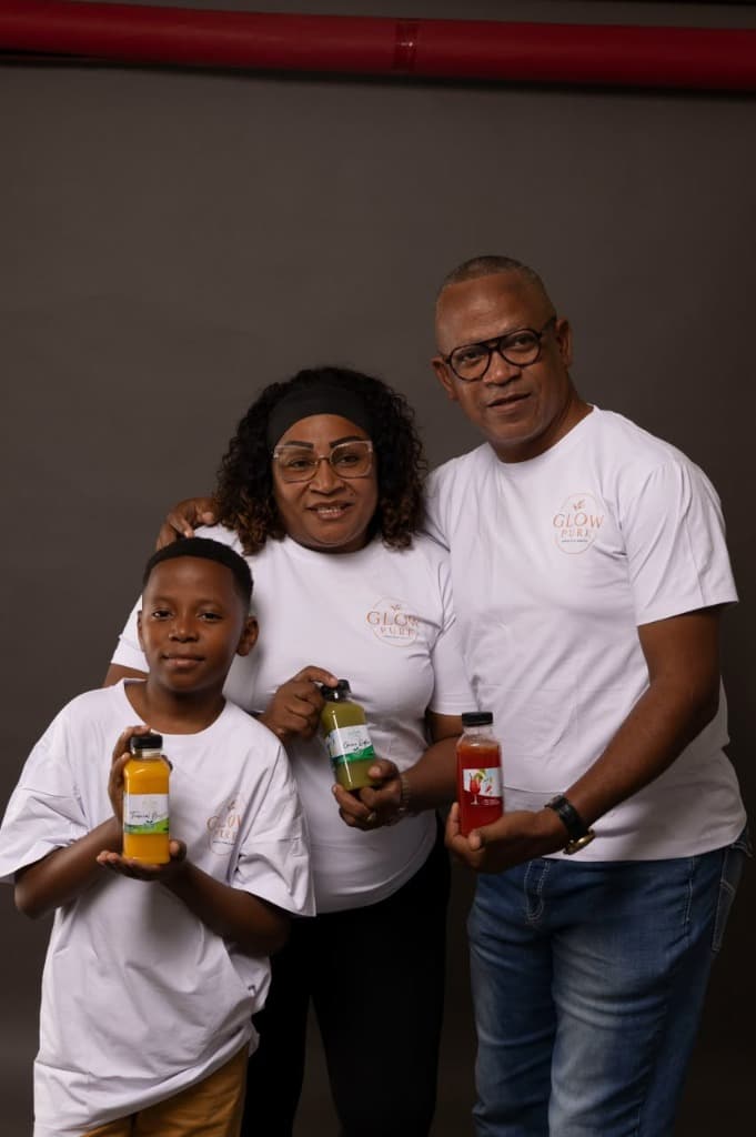 Famille Glow Pure avec les trois boissons